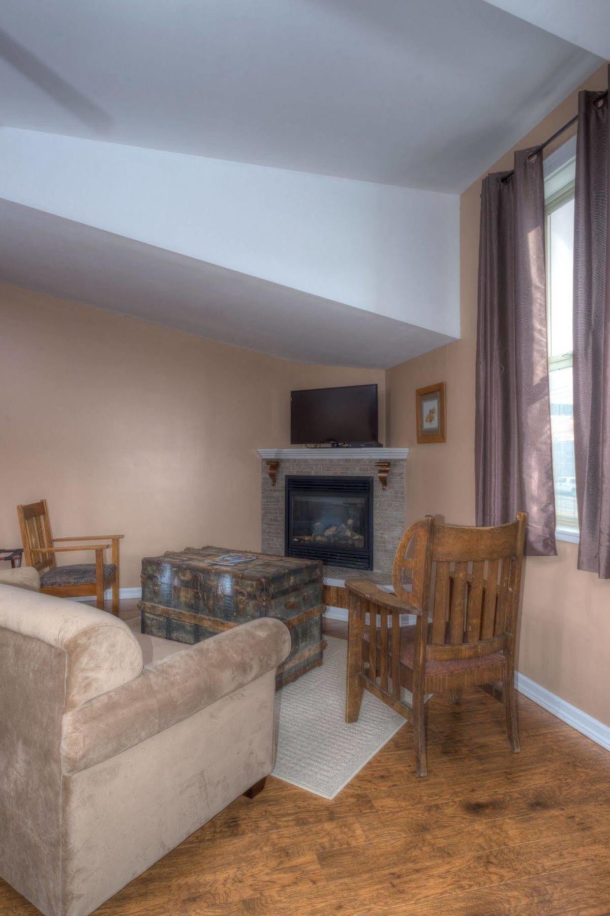 Country Encounters Accommodations Coleman Exterior foto
