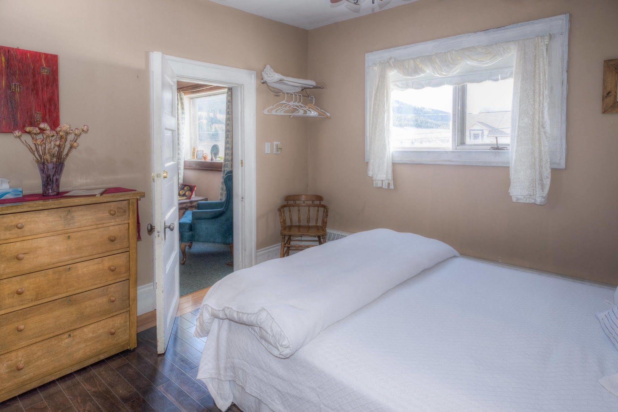 Country Encounters Accommodations Coleman Exterior foto